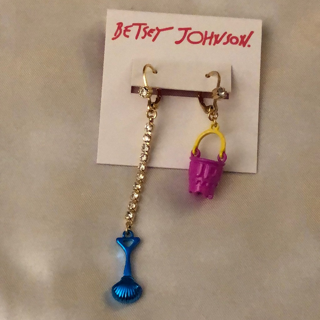Betsey Johnson Blue Seashell Shovel Pink Pail Mismatch Drop Earrings Nwt 31$
